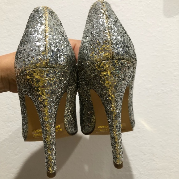 Silver heels - Picture 3 of 5